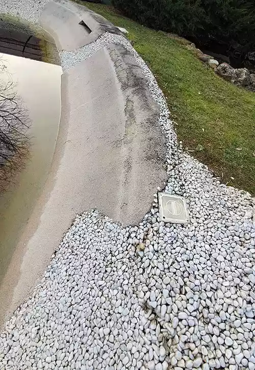 Piscina stile design problemi distacco graniglia